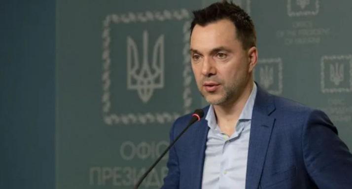 "მათ ბევრი საინტერესო რამ მოყვნენ, მათ შორის სირიის მეთოდზე უკრაინაში"- ალექსეი არესტოვიჩის ინფორმაციით, უკრაინაში ტყვეობაში 250-300 რუსი წვევამდელი ჩავარდა