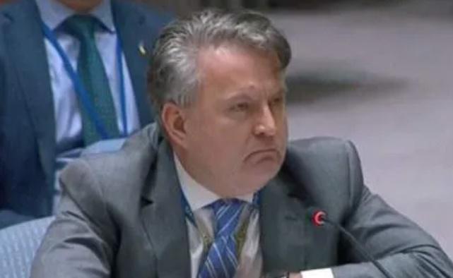 "პირველად, მეორე მსოფლიო ომის შემდეგ, ადამიანები უკრაინის ქალაქებში, მასობრივ საფლავებში დაკრძალეს" - უკრაინის წარმომადგენელი გაეროში ომის მძიმე შედეგებზე