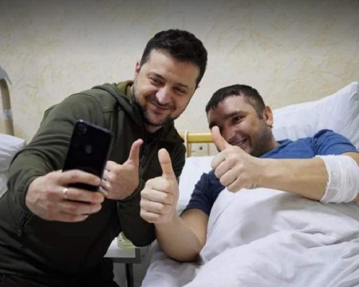 "მალე გამოჯანმრთელდით, ბიჭებო" - ვოლოდიმირ ზელენსკიმ დაჭრილი სამხედროები საავადმყოფოში მოინახულა (ვიდეო)