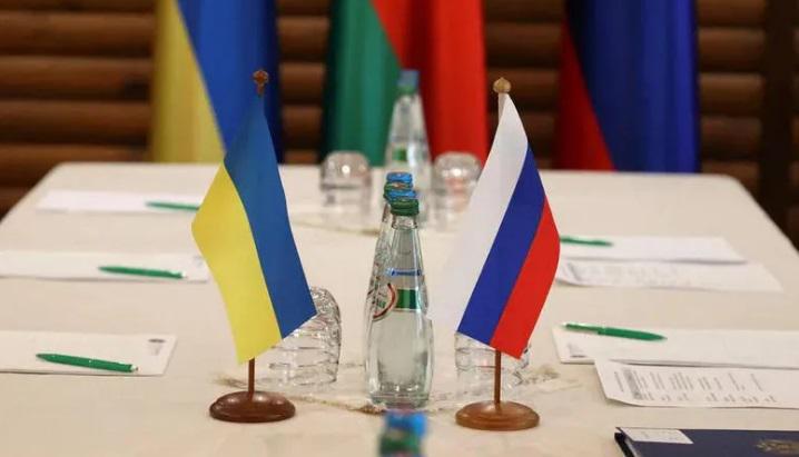 "რთული საუბარი... ცეცხლის შეწყვეტაზე ჯარების გაყვანასა და უსაფრთხოების გარანტიებზე"- უკრაინასა და რუსეთს შორის მოლაპარაკებების მეოთხე რაუნდი დაიწყო