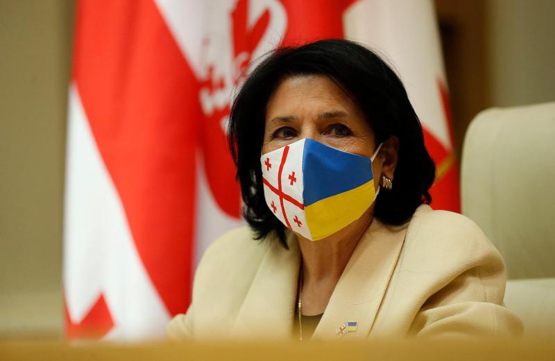 "უარი მეთქვა პარიზში, ბრიუსელში, ბერლინსა და ვარშავაში სამუშაო ვიზიტების გამართვაზე. გავაუქმე ყველა ოფიციალური ფორმატი და..." - სალომე ზურაბიშვილის თქმით, მას საერთაშორისო საქმიანობას უზღუდავენ