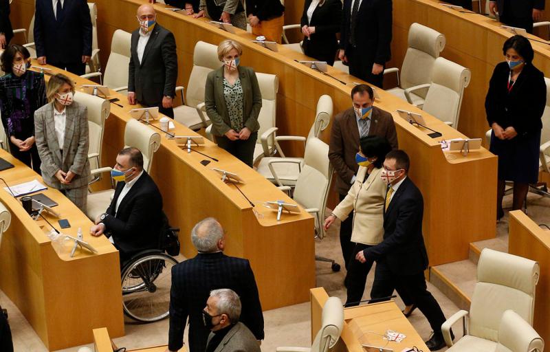 "აშკარაა, რომ მისი სურვილია კონსტიტუციის მიღმა იმოქმედოს" - "ქართული ოცნება" სალომე ზურაბიშვილის საპარლამენტო გამოსვლას ვრცელი განცხადებით ეხმაურება