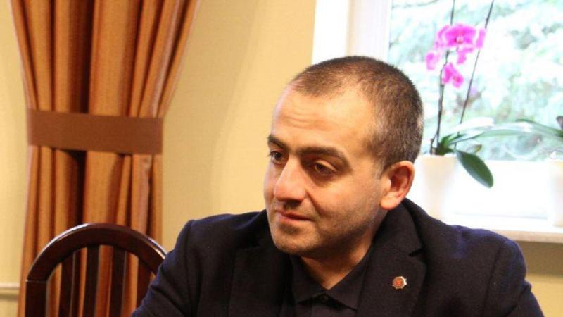 "მე, როგორც მამაჩემის და ბაბუაჩემის მემკვიდრეს, განზრახული მაქვს, კოლხური კოშკი გადავცე სახელმწიფოს" - რას წერს ექსპრეზიდენტ ზვიად გამსახურდიას ვაჟი?