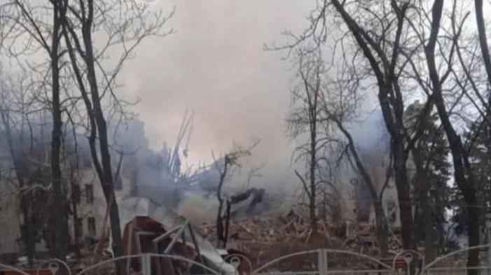 "როგორც იქნა კარგი ამბებია მარიუპოლიდან! თავშესაფარმა იერიშს გაუძლო" - უკრაინელი დეპუტატის ინფორმაციით, მარიუპოლში თეატრის დაბომბვისას ადამიანები, რომლებიც იქ იმალებოდნენ, გადარჩნენ