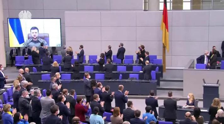 "თქვენ მხოლოდ ეკონომიკა გაინტერესებდათ... " - ვოლოდიმირ ზელენსკიმ ოფიციალური ბერლინი,   გერმანიის პარლამენტში ვიდეოჩართვისას, მწვავედ გააკრიტიკა