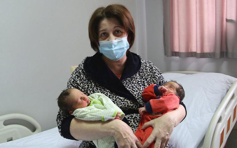 საქართველოში 52 წლის ქალსა და მის 65 წლის მეუღლეს ტყუპი შეეძინა