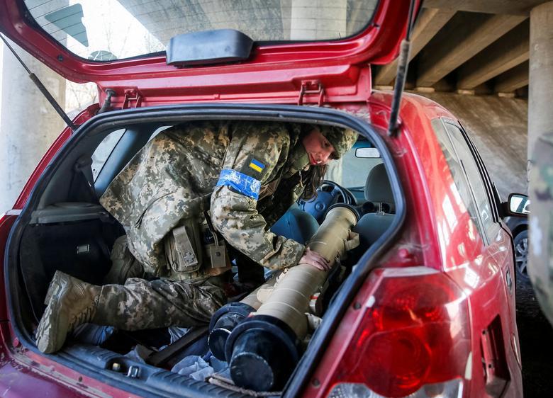 დღის ფოტო: რადას ყოფილი დეპუტატი, ტატიანა ჩორნოვოლი ფრონტის წინა ხაზზე