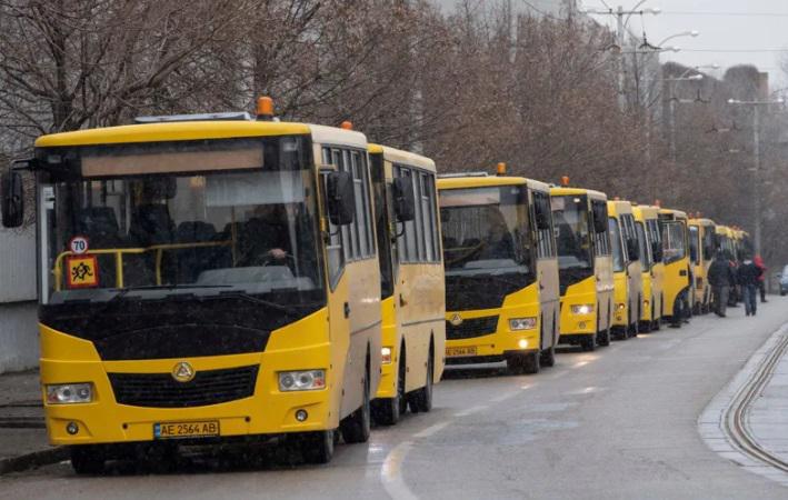 რუსულმა ძალებმა მარიუპოლისკენ მიმავალი საევაკუაციოდ განკუთვნილი 11 ავტობუსი ხელში ჩაიგდეს