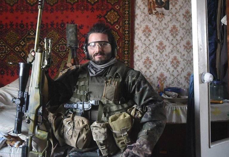 "ცოცხალი ვარ და ნაკაწრიც არ მაქვს... უკრაინაში ჩამოსვლამდე პროგრამისტად ვმუშაობდი" - რას ამბობს კანადელი სნაიპერი, რომლის შესახებაც არაერთი ყალბი ცნობა გავრცელდა (ვიდეო)