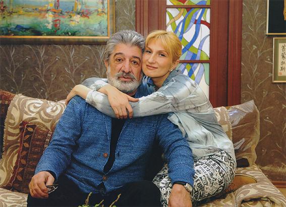 "თემურის გარდაცვალების შემდეგ, მისი ტანსაცმლით დავდივარ... დღეს ოვერსაიზი მოდაშია და როცა მის შარვალს ვიცვამ, ქამრით ვიჭერ" - ქეთი წიკლაური მამაზე, ბავშვობასა და გეგმებზე