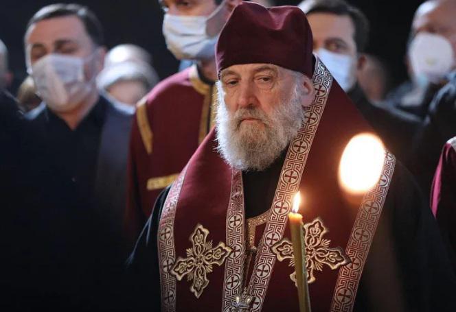 "ერთი მხარის ცალმხრივ წაქეზებას ვხედავთ - აი, შენ დამატებითი იარაღი, აი, შენ ფული... ამ დროს, იარაღის მიწოდება ცეცხლზე ნავთის დასხმაა" - მიტროპოლიტი იოანე უკრაინაში ომზე