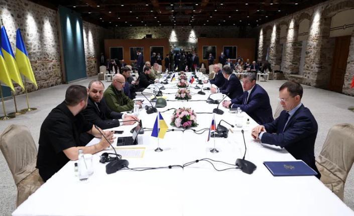 "რუსეთი აღარ ითხოვს უკრაინის დენაციფიკაციას, ამასთანავე, თანახმაა, რომ უკრაინა გახდეს ევროკავშირის წევრი იმ პირობით, რომ ... " - რას წერს Financial Times