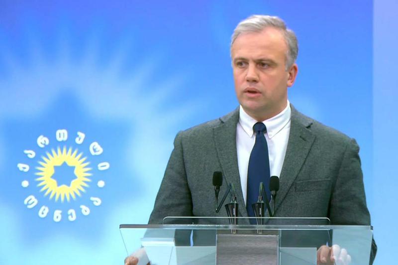 "ორი დღეა ღია სივრცეში პირბადის ტარების ვალდებულება მოიხსნა. თბილისში უამრავი ლამაზი ადამიანი დადის" - რაც წერს "ქართული ოცნების" დეპუტატი