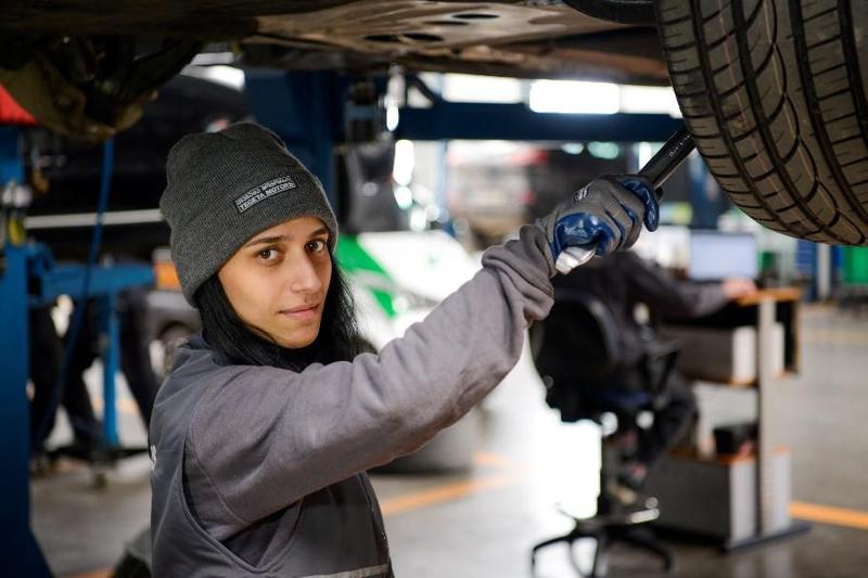 "დიახ, მანქანა ქალის საქმეა“ - 25 წლის ლიკა მაისურაძე „თეგეტას“ სერვისცენტრიდან
