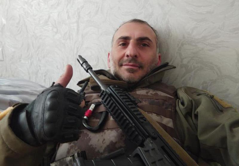 "დეპუტატი ვარ - მეთქი და არ სჯერათ. ვეუბნები, თავდაცვის ექსმინისტრი იბრძვის-მეთქი. სისხლი ჯერ არ დამიღვრია, მაგრამ მინდა, ჩემი წილი ნამუსი მოვწმინდო ჩემს ქვეყანას" - ალეკო ელისაშვილი