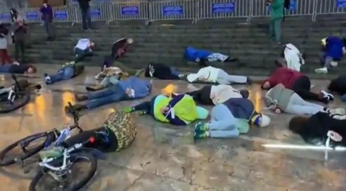 "მადლობა საქართველო!" - უკრაინის პარლამენტი რუსთაველის გამზირზე, ბუჩაში დაღუპულთა პატივის მისაგებად გამართულ აქცია-პერფორმანსს ეხმაურება