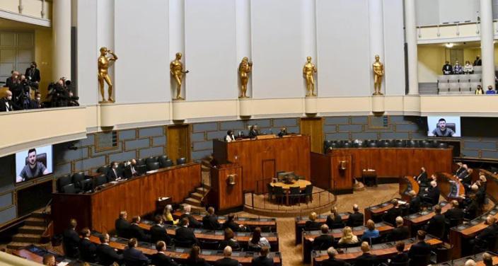 "რუსეთის აგრესიის შესაჩერებლად აუცილებელია სასანქციო კოქტეილი, რომელსაც დაიმახსოვრებენ, როგორც "მოლოტოვის კოქტეილს“ - ზელენსკი ფინეთის პარლამენტს