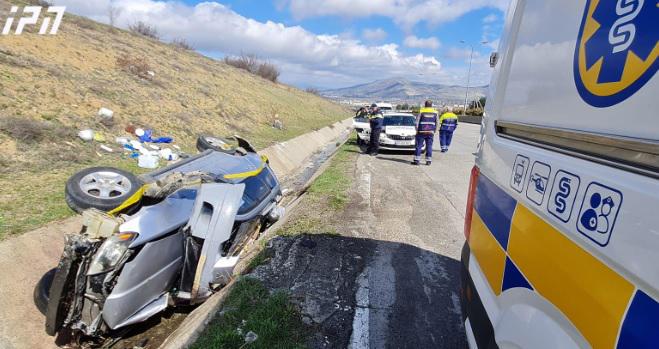 ავტომობილი, სადაც დედა და მცირეწლოვანი ბავშვები იყვნენ, სანიაღვრე არხში ჩავარდა - ავარია გორთან (ფოტო)