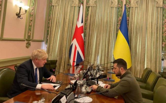 ბორის ჯონსონი კიევშია და ვოლოდიმირ ზელენსკის ხვდება