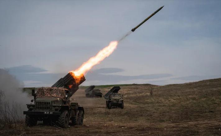 უკრაინის ოფიციალური პირების ცნობით, რუსეთმა ახალი შეტევა დონბასში უკვე დაიწყო,  რეგიონიდან მოსახლეობის "გაძლიერებული ევაკუაცია“ მიმდინარეობს