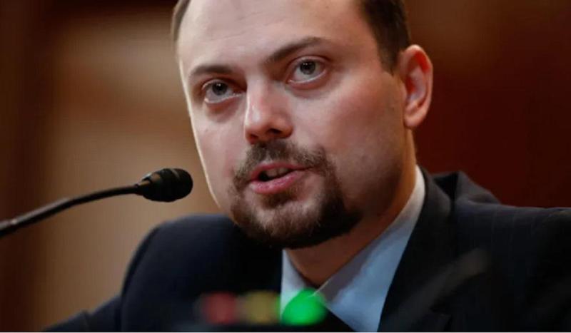 კრემლის კრიტიკოსი ვლადიმერ კარა-მურზა მოსკოვში, საკუთარი სახლის წინ დააკავეს