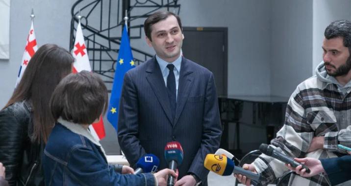 "შემოვლენ კი არა, ძალიან მალე შემოცუნცულდებიან" - თორნიკე რიჟვაძე საკრებულოში ოპოზიციის შესვლაზე