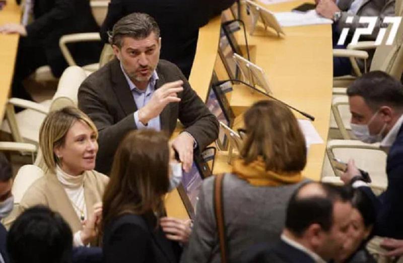 შელაპარაკება მიხეილ ყაველაშვილსა და ხატია დეკანოიძეს შორის - რა მოხდა პარლამენტის სხდომათა დარბაზში