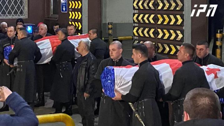 უკრაინაში დაღუპული ქართველი მებრძოლები, დავით მენაბდიშვილი და ნიკა შანავა საქართველოში ჩამოასვენეს