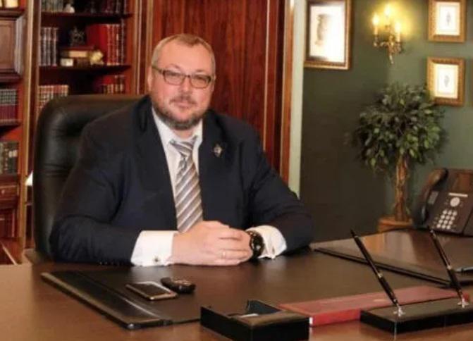 მოსკოვში, “გაზპრომბანკის” ყოფილი ვიცე-პრეზიდენტი და მისი ცოლ-შვილი ბინაში გარდაცვლილი იპოვეს - რა ვერსია აქვს მომხდარზე რუსულ საგამოძიებო უწყებას