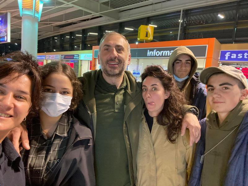 "სიცოცხლით გარისკა, არც ამჯერად უღალატა თავს... ყველას შვილების თავისუფლებისთვის ბომბებისა და ტყვიების წვიმაში..." - ალეკო ელისაშვილი საქართველოში დაბრუნდა