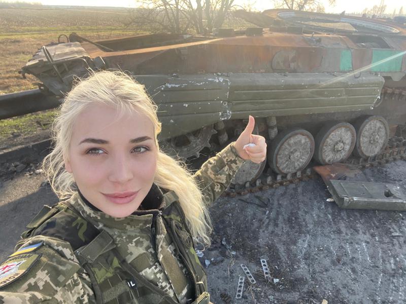 "ექიმი ვარ. საველე მედიცინის კურსები გავიარე, მაგრამ იარაღის აღებაც მომიწია" - 27 წლის თელაველი ქეთი ლეშკაშელი, რომელმაც გერმანიაში სამსახური დატოვა და უკრაინაში ჩავიდა