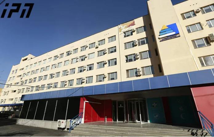 როგორია ხულოში, ხევში ტრაქტორით გადავარდნის შედეგად დაშავებული ბაბუისა და მისი სამი წლის შვილიშვილის ჯანმრთელობის მდგომარეობა