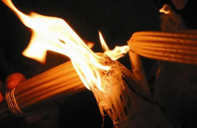 ქრისტე აღსდგა! - მაცხოვრის საფლავზე წმინდა ცეცხლი გადმოვიდა