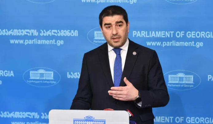 "ერთადერთი, ვისი აქტივებიც მახსენდება, ეს არის ელენე ხოშტარიას შემოსავლები რუსეთის ბიუჯეტიდან და გაყინონ" - პაპუაშვილი   არახამიას განცხადებაზე