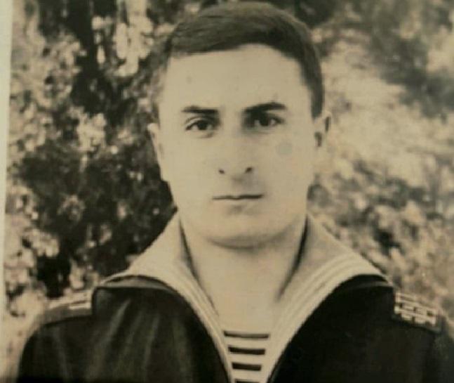 "აფხაზები ყვებოდნენ, -  გაუგონარი რამ მოხდა, ყველა ფანჯრიდან გვესროდნენ, არადა, როგორც მერე აღმოჩნდა, შენობაში მარტო ერთი კაცი იყოო" - ერთი გმირობის ისტორია