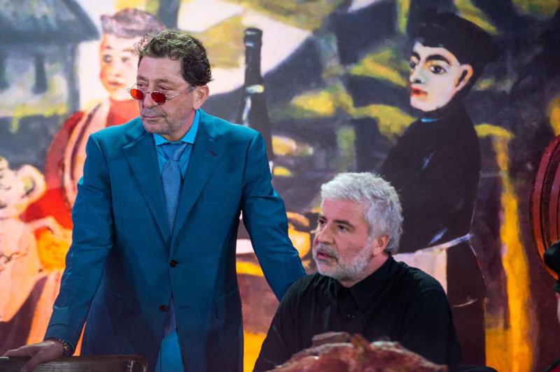 სოსო პავლიაშვილი და გრეგორი ლეპსი კრემლის დარბაზში, უკრაინასთან ომის მონაწილე რუს სამხედროებს უმღერებენ