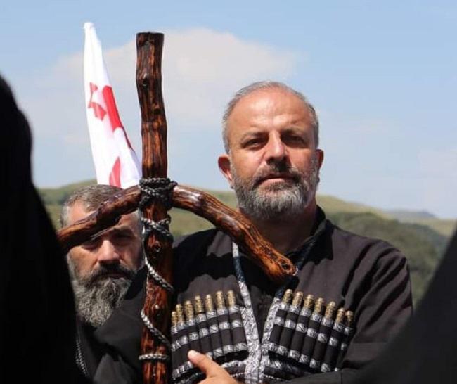 "სრული აბსურდია ის, რომ  ჩოხოსნებმა ხატები ძირს დაყარეს. არ დაგვიყრია, არც ხელჩართული ჩხუბი ყოფილა" - საპატრიარქოს ჩოხოსნების მეთაური