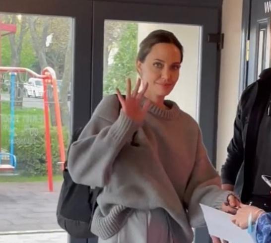 ანჯელინა ჯოლი უკრაინაშია, რა კადრები ვრცელდება ლვოვიდან - "მიირთვით ყავა, ანჯელინა, გემრიელია"