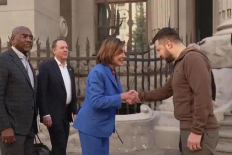 "ჩვენი ვალდებულებაა ვიყოთ აქ თქვენთან, სანამ ბრძოლა არ დასრულდება” - ნენსი პელოსი კიევში ჩავიდა