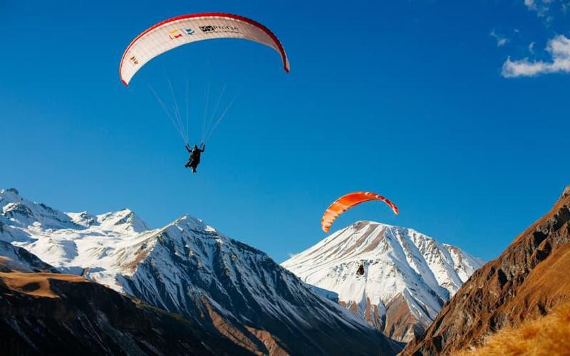 გუდაურში პარაპლანით ფრენისას უკრაინელი პილოტი დაიღუპა: "ტურისტთან ერთად უნდა აფრენილიყო, ვერ აფრინდნენ და ხრამში ჩაცვივდნენ"