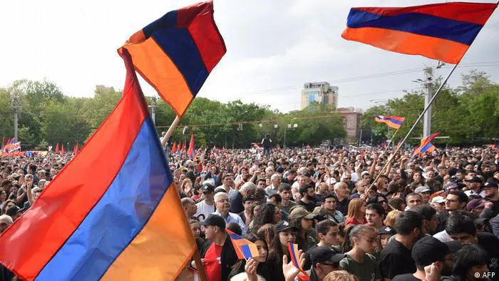 არეულობა ერევანში, დაკავებულია  200-მდე პროტესტანტი, მათ შორის ექსპრეზიდენტ ქოჩარიანის ვაჟი - "ზუსტად იციან, რომ მთიანი ყარაბაღის ტერიტორიას დღეს ვერავინ დაგვიბრუნებს, მაგრამ..."