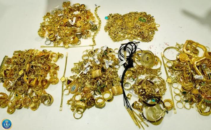 საგამოძიებო სამსახურმა განსაკუთრებით დიდი ოდენობით ძვირფასი ლითონის ნაკეთობების კონტრაბანდის ფაქტზე სამი პირი დააკავა