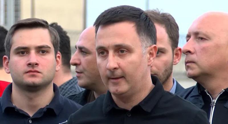 "დღითიდღე მძიმდება ჩემი ძმის მდგომარეობა... ადამიანი იღუპება" - სააკაშვილის ძმის განცხადებით, ექსპერზიდენტის ოჯახი ხვალ მთავრობის ადმინისტრაციასთან საპროტესტო აქციას გეგმავს