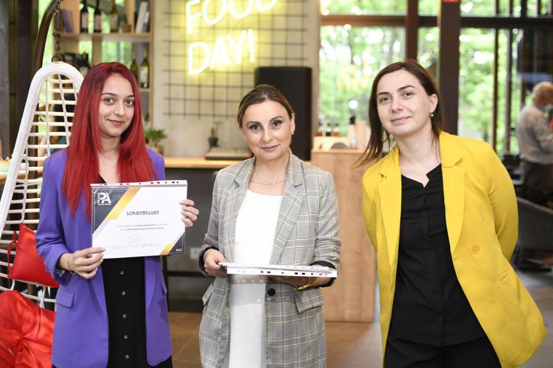 მულტიმედია ჟურნალისტიკის კურსდამთავრებულებს სერტიფიკატები გადაეცათ - კურსის ახალ ნაკადში მიღება გრძელდება