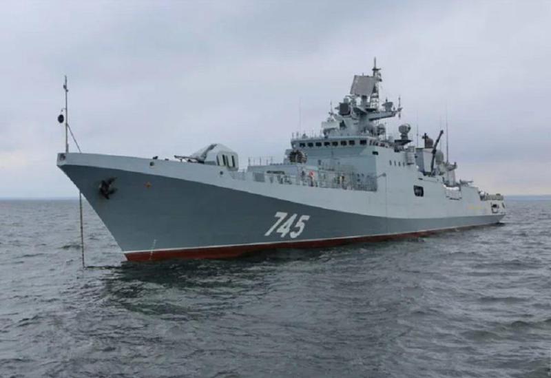 "ზღვის ღმერთმა დასაჯა" - კუნძულ ზმეინისთან რუსულ ფრეგატს ცეცხლი გაუჩნდა