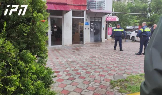 "20 დღეა არ მინახავს... პოლიციასთან მოწმედ იყო დაბარებული" - ვარკეთილში სპეცოპერაციის ფარგლებში 2 პირი დააკავეს: რას ჰყვება დაკავებულის მეუღლე?