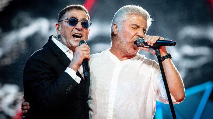 "ჩვენ ამაყად, თავაწეული ვივლით" - სოსო პავლიაშვილისა და გრეგორი ლეპსის დუეტი კრემლში: პუტინის მხარდამჭერმა მომღერლებმა 9 მაისს სიმღერა მიუძღვნეს