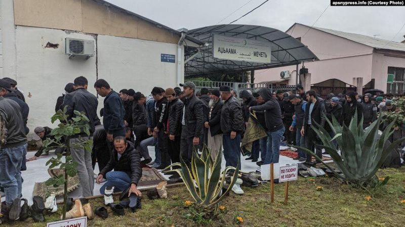 "უამრავი მორწმუნე შეიკრიბა, სალოცავში ვერ ეტეოდნენ" - როგორ აღნიშნეს აფხაზეთში ბაირამობა და რას წერენ ოკუპირებული რეგიონის მაცხოვრებლები