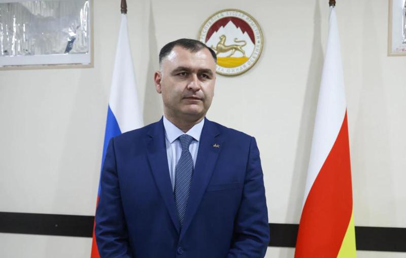 "2008 წლის ომის გმირების მაგალითი ოს მებრძოლებს მოუწოდებს, იბრძოლონ რუსეთისთვის, როგორც სამშობლოსთვის" - ალან გაგლოევი