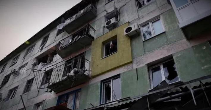 რუსულმა ძალებმა ლუგანსკში დაბომბეს სკოლა-ინტერნატი, სადაც სპეციალური საჭიროების მქონე ბავშვები სწავლობდნენ